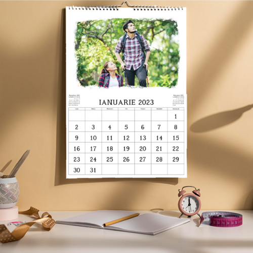 Calendar de perete personalizat cu 12 poze