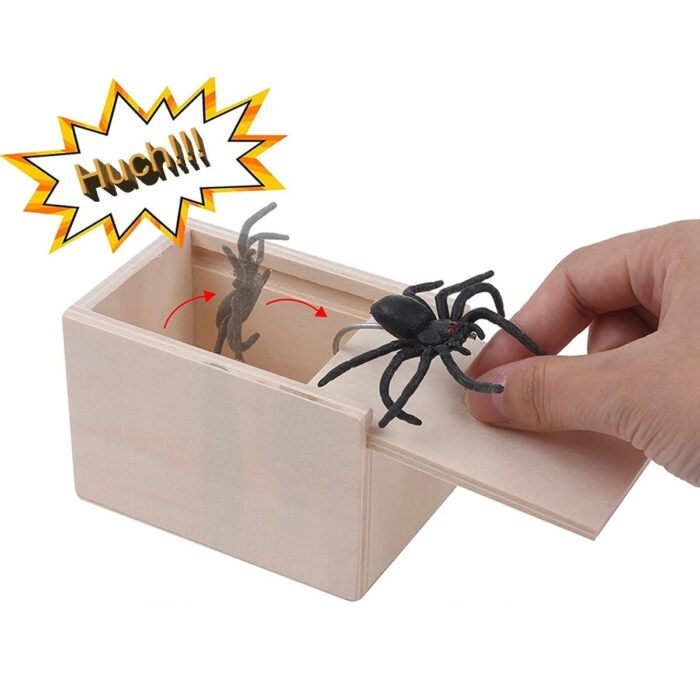 Cutie surpriza cu paianjen, Lemn